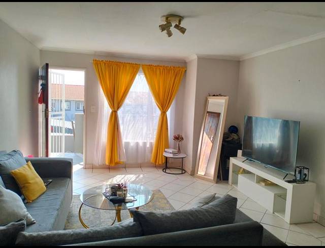 2 BEDROOM APARTMENT FOR SALE IN GLEN MARAIS